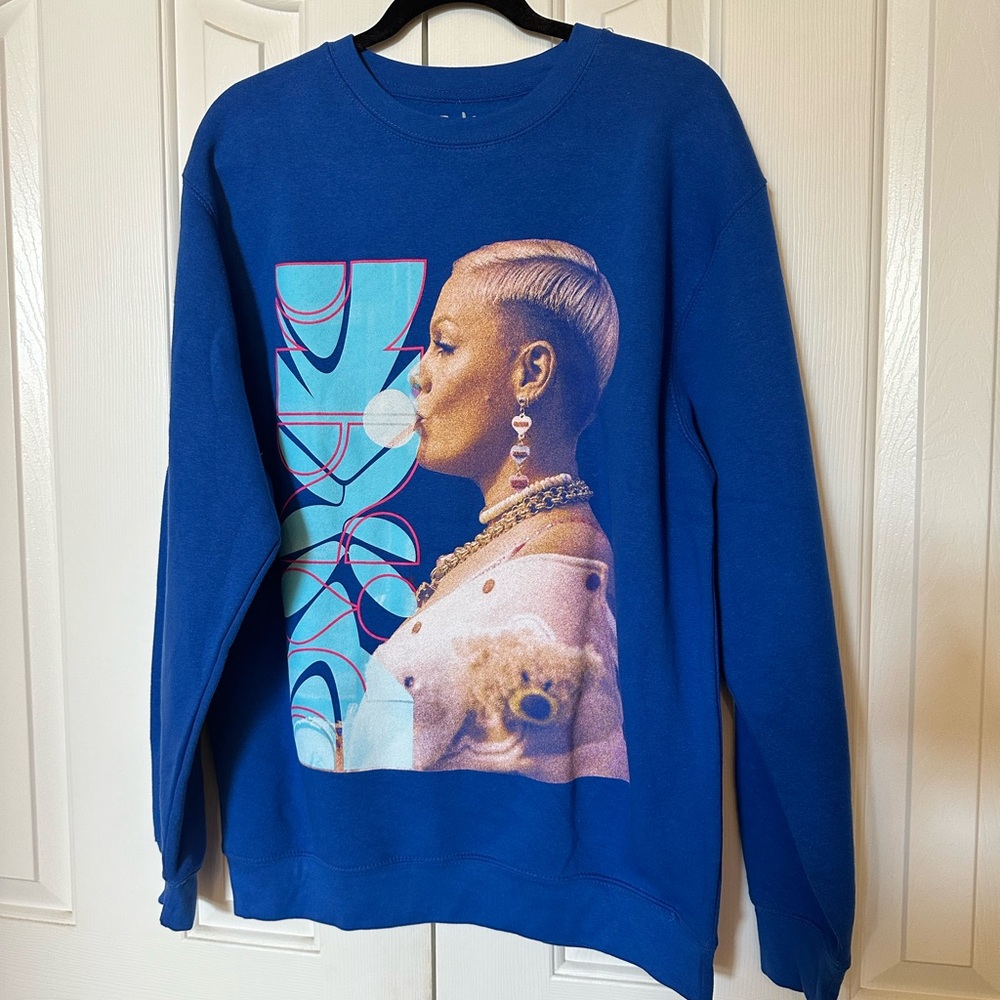 P!NK concert sweatshirt! Size L never worn!